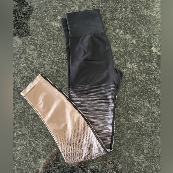 Ultimate leggings by PINK. Amazing hombre colors. - Picture 3 of 11